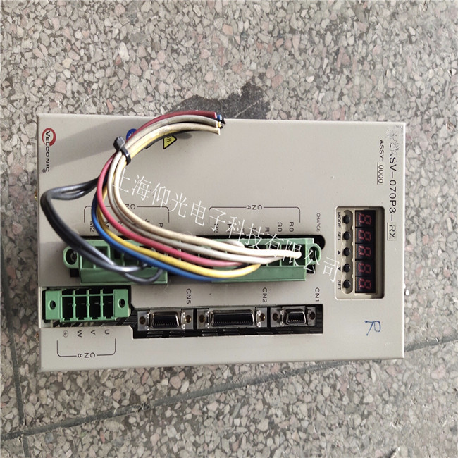 東榮伺服驅動器VLNBX-035P3-ABM上電無顯示 過壓維修