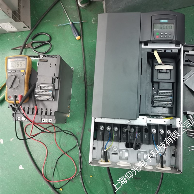 西門(mén)子6se440變頻器上電運(yùn)行顯示過(guò)流故障維修